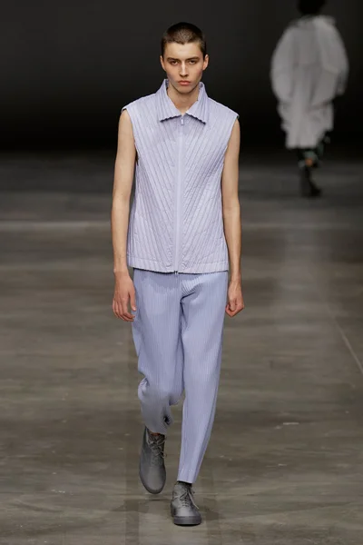 Look 27